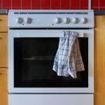 Držite li krpu na vratima pećnice? Niste ni svjesni kakvu grešku pravite Držite li krpu na vratima pećnice? Niste ni svjesni kakvu grešku pravite - featured image