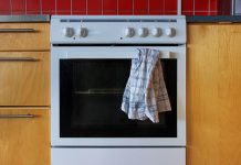 Držite li krpu na vratima pećnice? Niste ni svjesni kakvu grešku pravite Držite li krpu na vratima pećnice? Niste ni svjesni kakvu grešku pravite - featured image