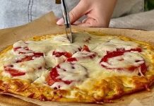 BOLJE OD PIZZE! Samo izrendajte 2 krompira! Jednostavan i jeftin recept! BOLJE OD PIZZE! Samo izrendajte 2 krompira! Jednostavan i jeftin recept! - featured image