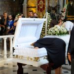 “NE LJUBITE POKOJNIKA, MOŽETE SE RAZBOLETI!” Doktor izneo šokantne tvrdnje o BAKTERIJAMA na telima mrtvih ljudi, reakcije su ga pokosile "NE LJUBITE POKOJNIKA, MOŽETE SE RAZBOLETI!" Doktor izneo šokantne tvrdnje o BAKTERIJAMA na telima mrtvih ljudi, reakcije su ga pokosile - featured image
